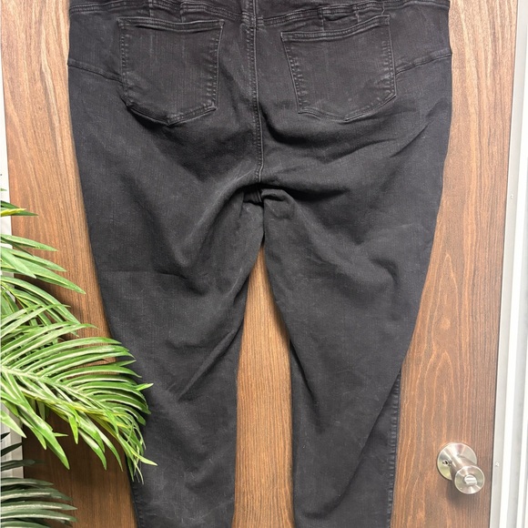 Torrid Bombshell Skinny Jeans Black Wash Size 24R Premium Stretch - Picture 5 of 11